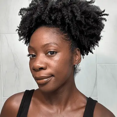 Najnowsza premiera Huda Beauty dała nam przefiltrowaną skórę IRL