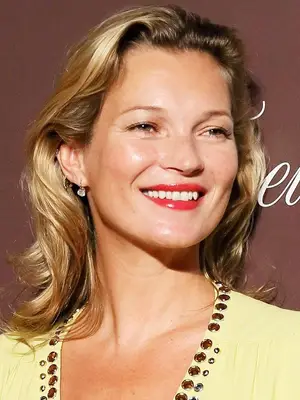 Kate Moss, yellow dress and wavy blonde hair