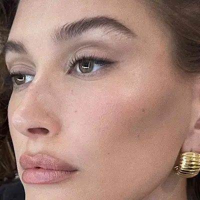 Hailey Bieber in smokey eye makeup