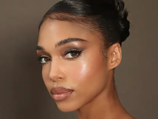 Lori Harvey wearing a smoky eye makeup look