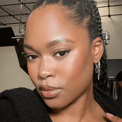 model wearin gbrown monochrome makeup