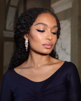 yara shahidi with iridescent eyeliner