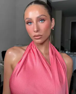 Alix Earle wears pink monochromatic makeup look