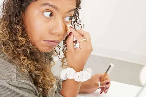 Thrive Causemetics Buildable Blur HD Creaseless Concealer