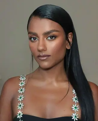 simone ashley in a natural makeup look with a light frosted lip color