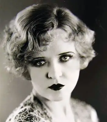 eyeliner-styles-history