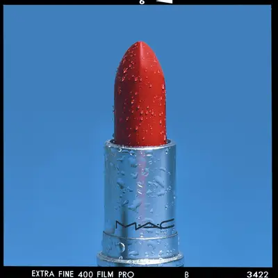 MAC ponownie uruchamia Ruby Woo w trzech nowych formułach