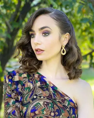 Lily Collins