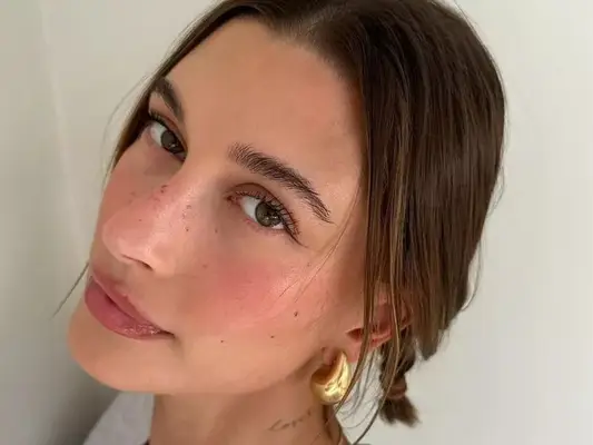 Hailey Bieber