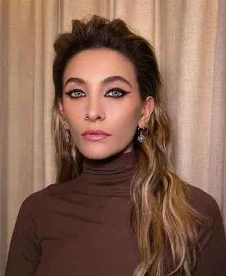 Paris Jackson wears dark brown dramatic winged eyeliner