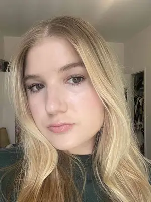 Bella wearing Makeup by Mario SoftSculpt Bronzing & Shaping Serum