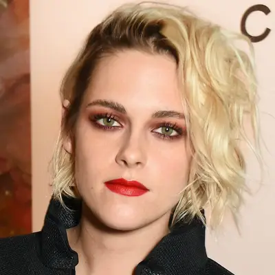 Kristen Stewart in burgundy red eyeliner
