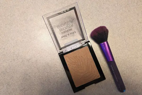 The Wet n Wild Color Icon Bronzer compact next to a makeup brush