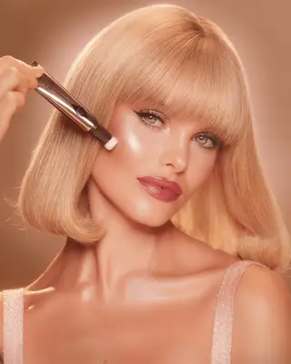 Modeling holding the Charlotte Tilbury contour wand