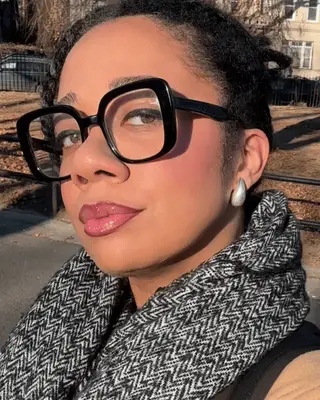 MYM Beauty editor wearing Charlotte Tilbury Contour Wand