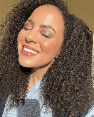 MYM Beauty editor wearing Charlotte Tilbury contour wand