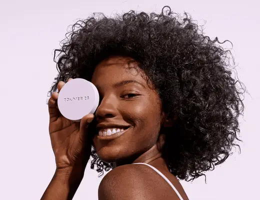 Tower28s nye pressede pulver får huden min til å se luftbørstet