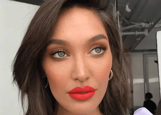 8 formas de usar delineador de ojos desnudo, según maquilladores