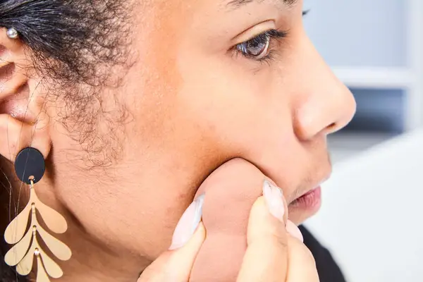 A person applies the COVERGIRL Trublend Contour Palette