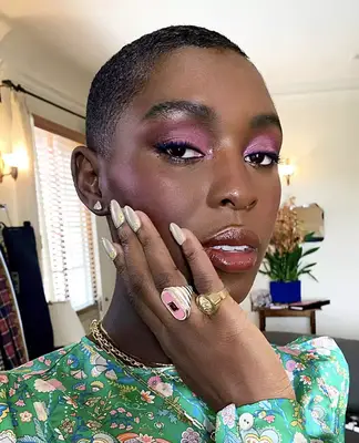 25 kolorowych cieni do powiek, które warto wypróbować jak najszybciej