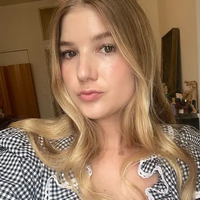 MYM Beauty editor wearing Charlotte Tilbury Unreal Glow Bush stick