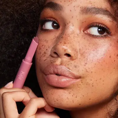 Soft Girl Makeup Freckles