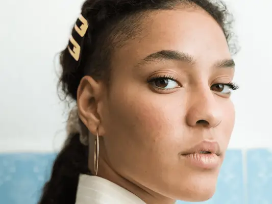 Å bruke sminke når du har kviser kan være frustrerende - disse ekspert tipsene gjør det enklere