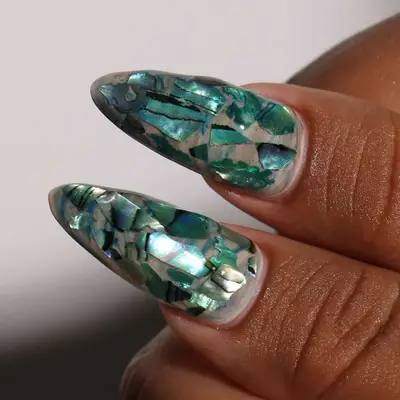 Seafoam shells manicure