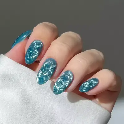a 3D pool manicure 