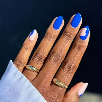 royal blue nails with wavy accent designs