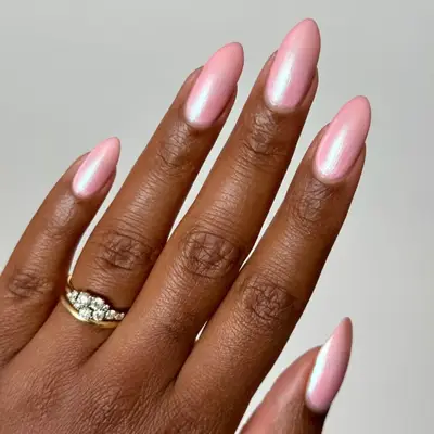 Underglow effect millenial pink manicure.