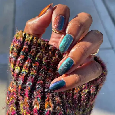 gradient blue chrome manicure