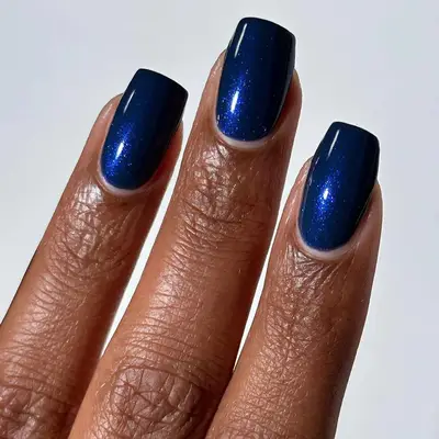 dark blue chrome nails