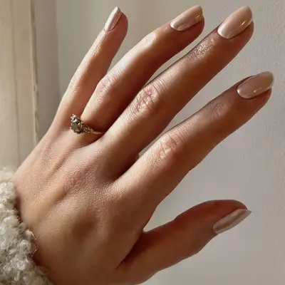 chrome peach manicure