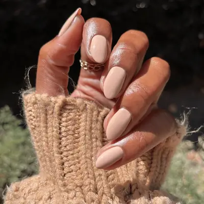 Beige short nails