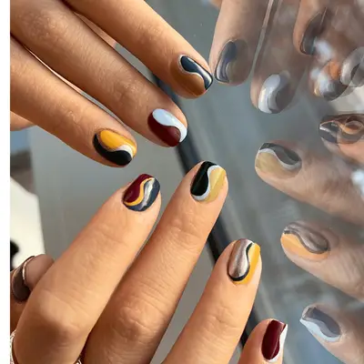 Short nails with swirls and halfsie designs