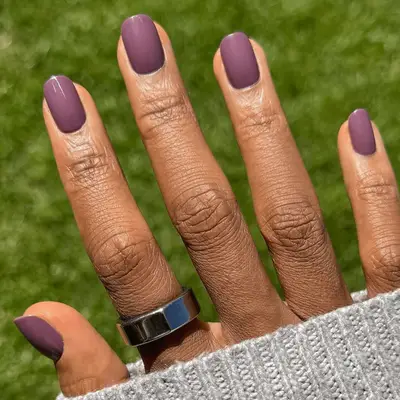 Short nails with purple-mauve nail polish