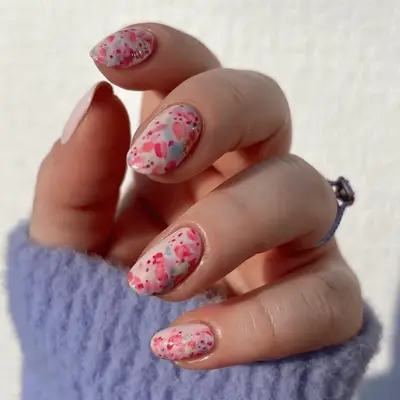 Short nails with abstract floral designs