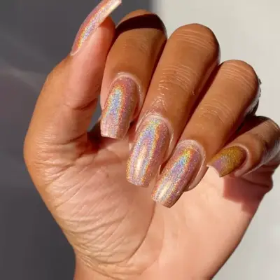 model with brown nails with iridescent finish