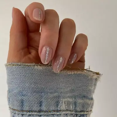 model with bare nails and silver line in the center