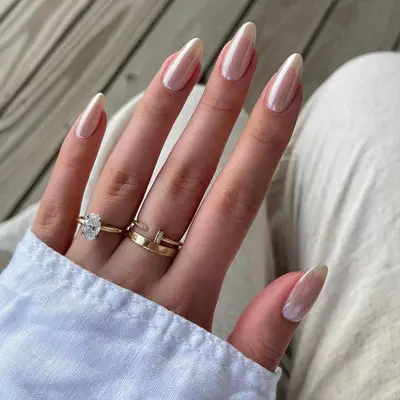 Classic neutral glazed iridescent manicure with simple gold rings