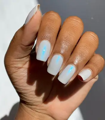 Minimalist cat eye nails