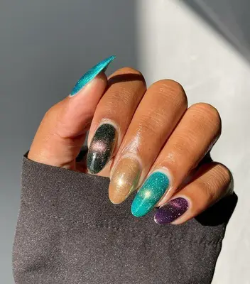 Cat eye manicure