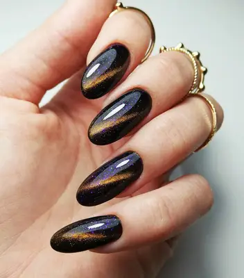 Cat eye nails