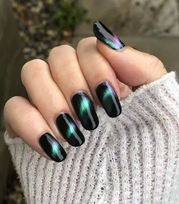 Cat eye nails