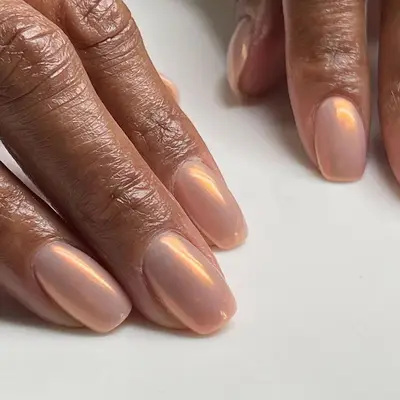 Reflective rose gold shellac manicure
