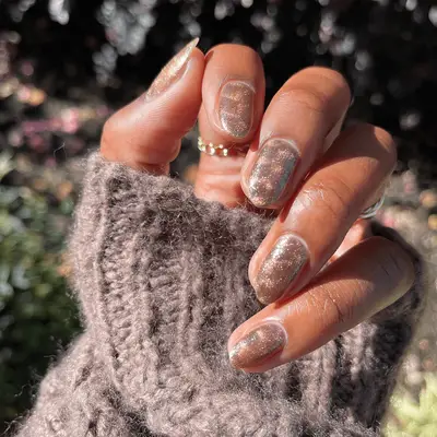 Magenta velvet manicure.