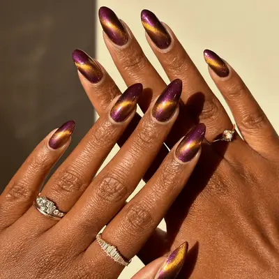 Green-gray velvet manicure.