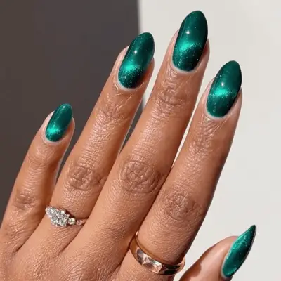 Winter white velvet manicure.