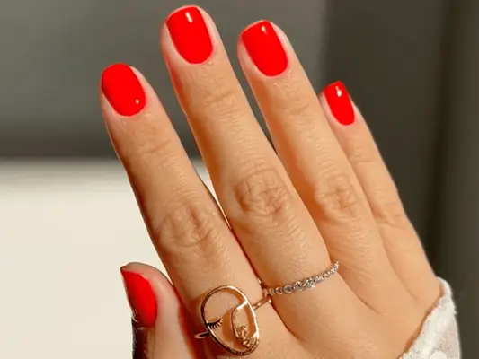 23 idées d'ongles courts pour la Saint-Valentin que vous voudrez porter au-delà de février